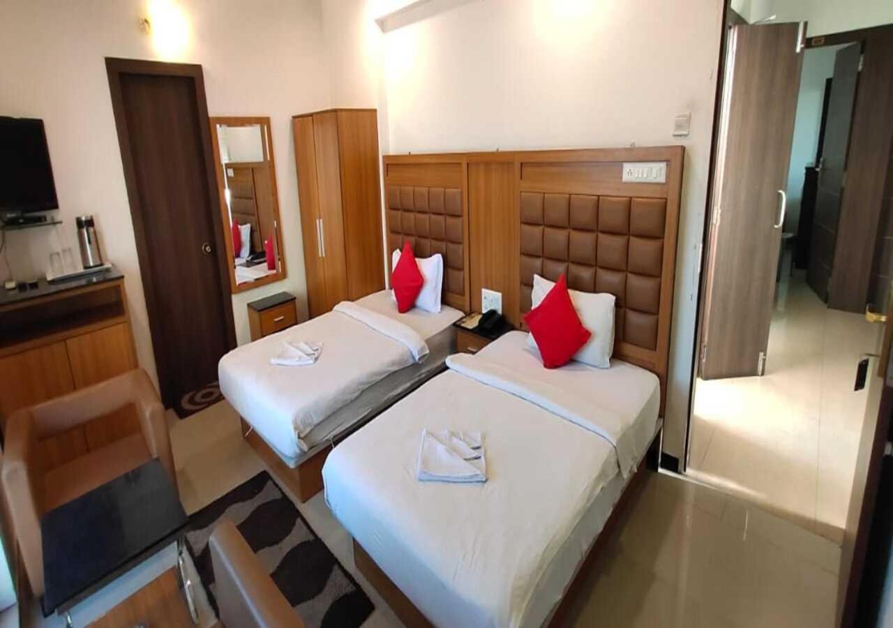 Hotel Swagatam Inn Rajkot Bagian luar foto